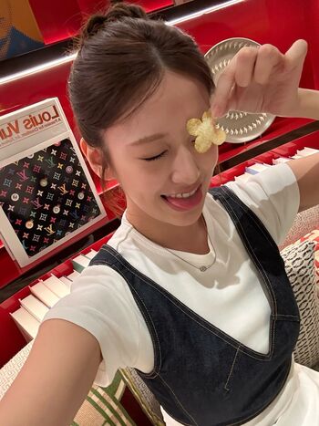 An Yujin 안유진 |