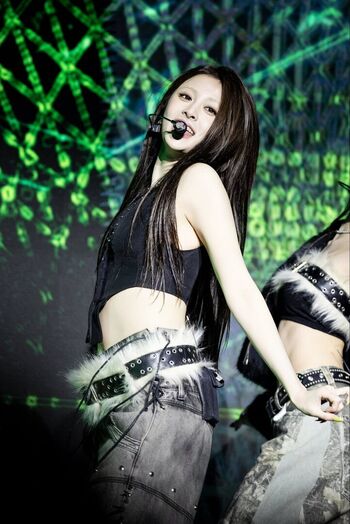 Huh Yunjin 허윤진