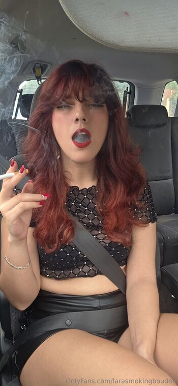 larasmokingboudoir