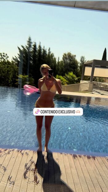 Lia Sikora - @ liasikora