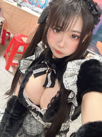 凌晨 Ling Chen / qaws_1109