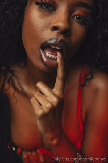 naomiebonyvip