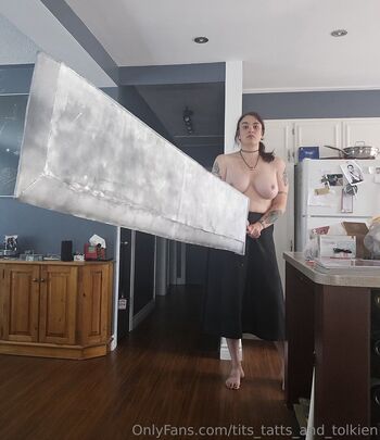 tits_tatts_and_tolkien