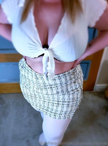 ukcurvybustyblonde