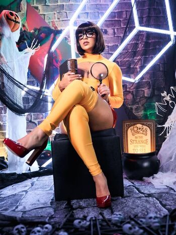 Velma & Daphne Cosplay